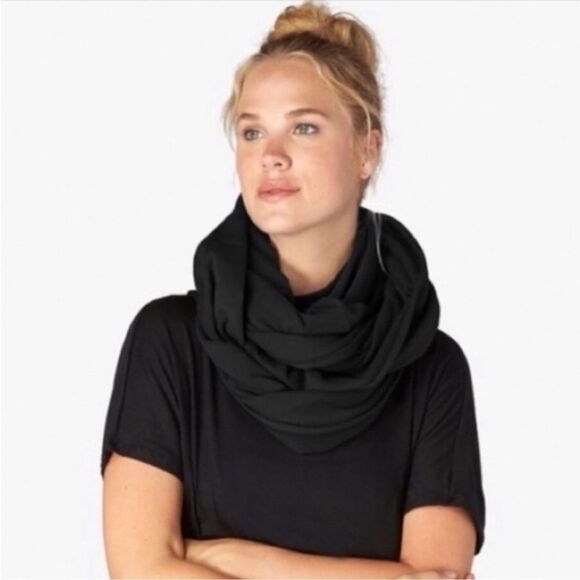 Beyond Yoga Pocket Infinity Scarf - Picture 2 of 10
